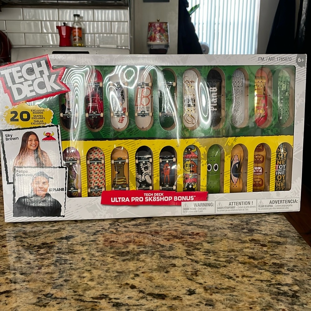 NEW Tech Deck Ultra Pro SK8 Shop Bonus Exclusive 20 Skateboard Fingerboard Set